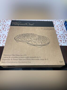 The pampered chef grey microwave chip maker set of 2 1241 instructions & box